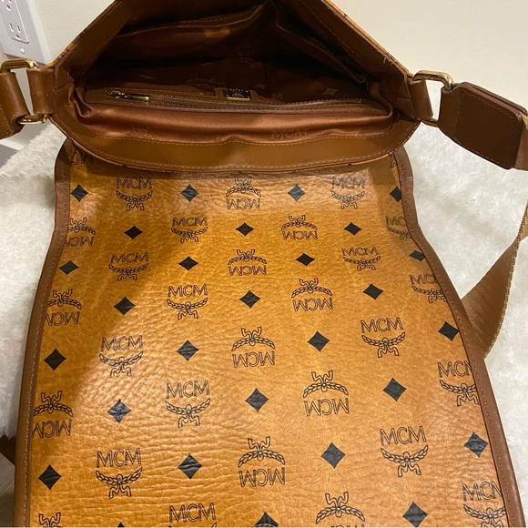 MCM LIMITED EDITION UNISEX CROSSBODY - Picture 3 of 9